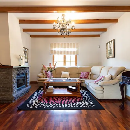 Vila 5br House - Pool & Parking - Tennis Court *