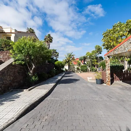 Βίλα 5br House - Pool & Parking - Tennis Court *