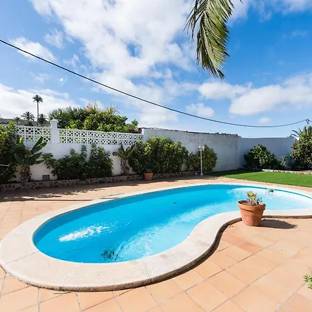 Villa 5br House - Pool & Parking - Tennis Court *