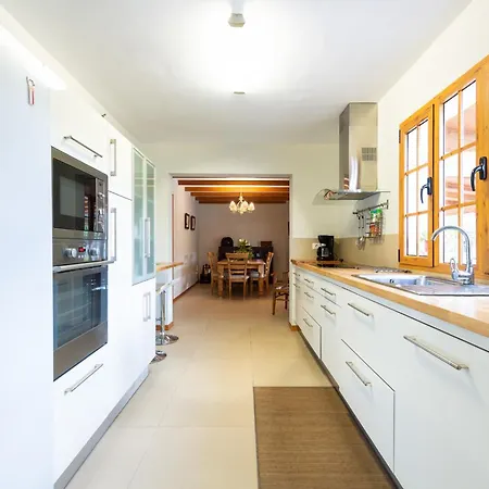 5br House - Pool & Parking - Tennis Court