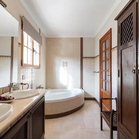 Villa 5br House - Pool & Parking - Tennis Court