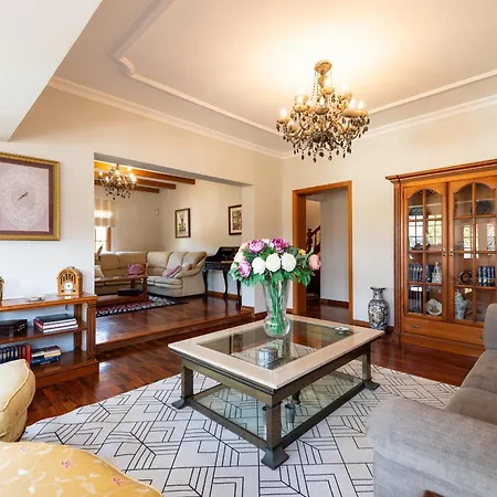 Βίλα 5br House - Pool & Parking - Tennis Court *